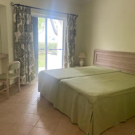 Будинок відпочинку Lovely 2 Bedroom Inside A In