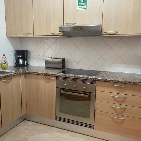 Lovely 2 Bedroom Inside A In Будинок відпочинку Албуфейра
