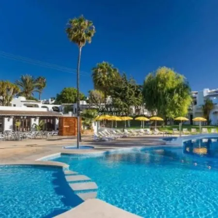 Lovely 2 Bedroom Inside A In Будинок відпочинку