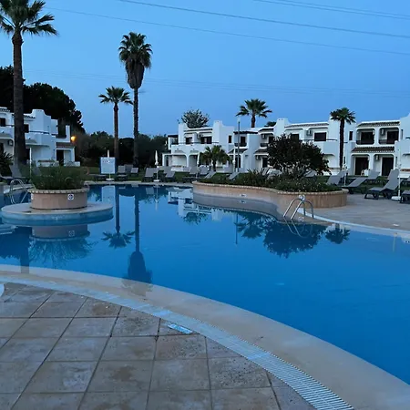 Lovely 2 Bedroom Inside A In Будинок відпочинку