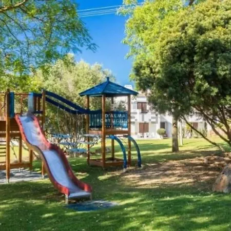 Будинок відпочинку Lovely 2 Bedroom Inside A In Албуфейра