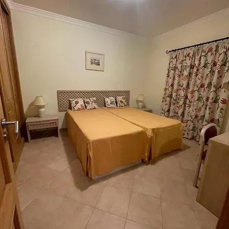 Lovely 2 Bedroom Inside A In Σπίτι διακοπών