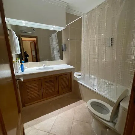 Lovely 2 Bedroom Inside A In 別荘