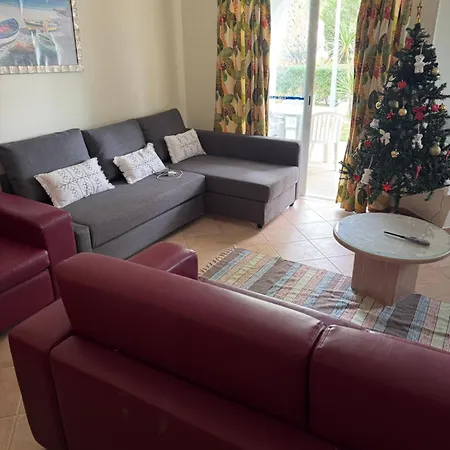 Lovely 2 Bedroom Inside A In 別荘
