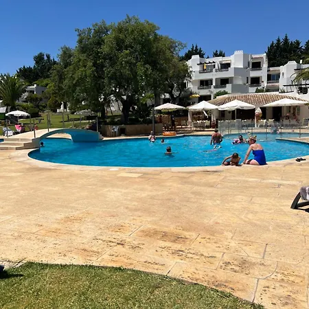 Lovely 2 Bedroom Inside A In Casa de Férias